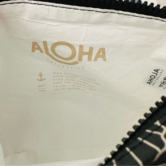 Aloha Collection Small Pouch Seashore Moon Shimmer Shells Beach Gold Travel NEW - Picture 4 of 6